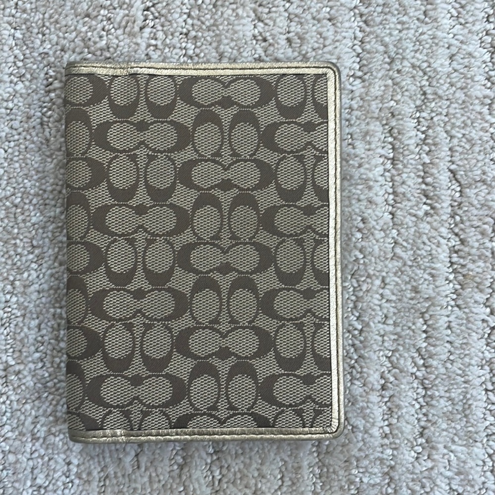 Coach passport wallet - signature brown w/gold trim